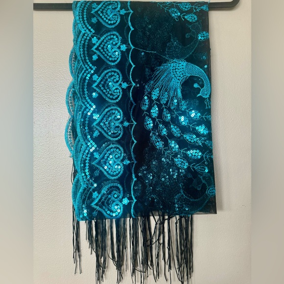 NWOT Peacock Shawl Scarf Women’s One Size Fits Most OS Black Blue Sequin Fringe - Picture 5 of 8
